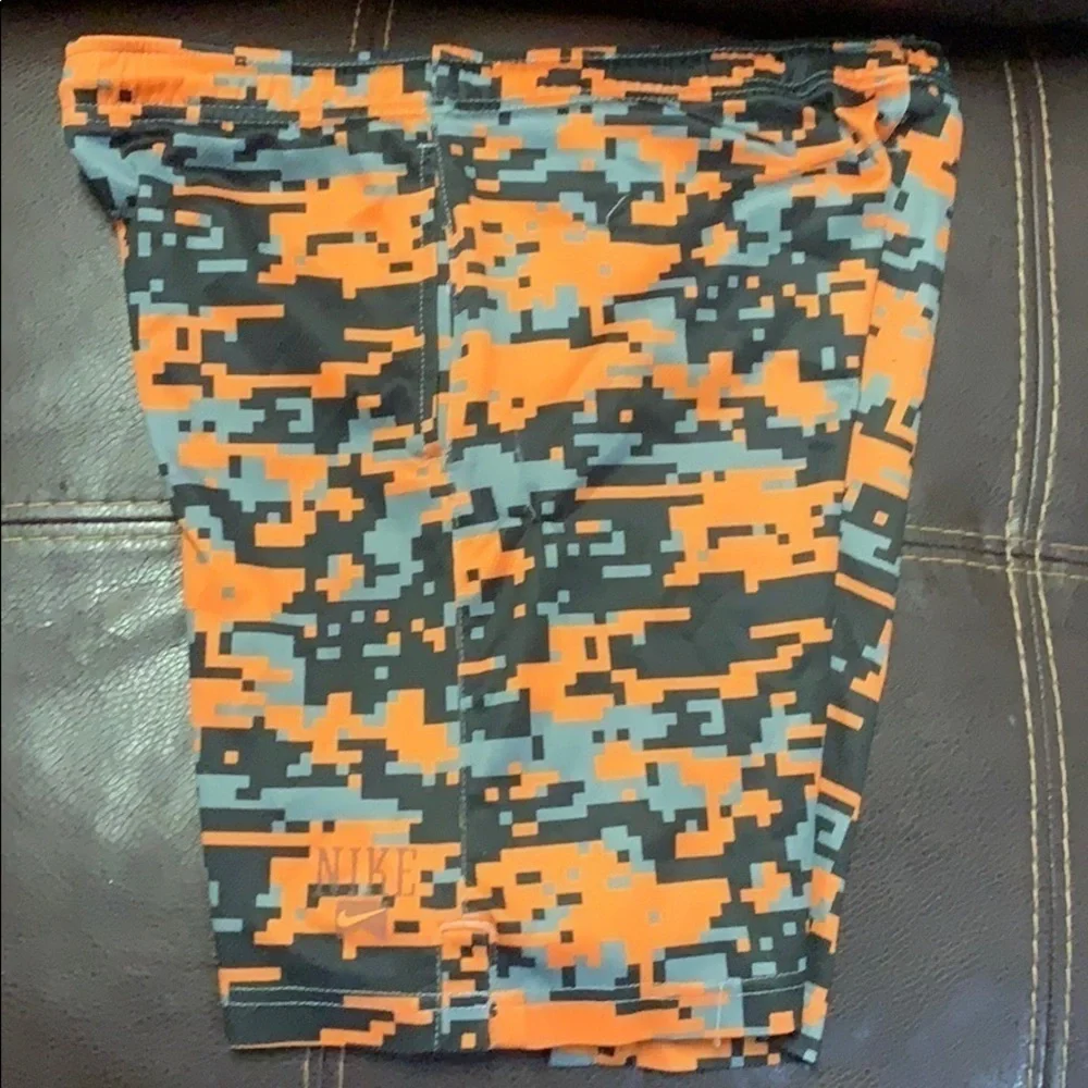 𝅺NIKE Small Athletic Shorts